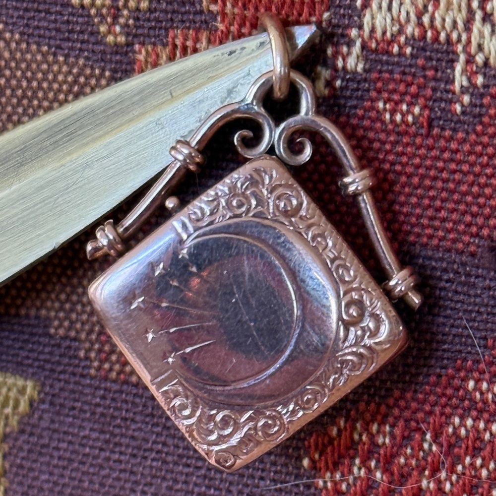 10k Gold Locket Celestial Moon and Stars 4.2g VINTAGE - Picture 7 of 17